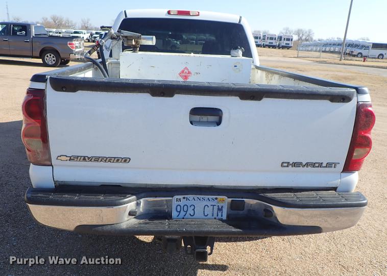 image for item DF8802 2003 Chevrolet Silverado 1500HD Crew Cab pickup truck