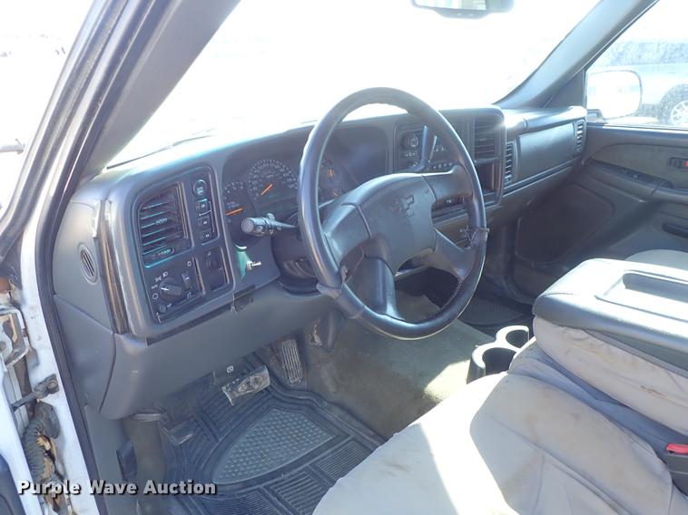 image for item DF8802 2003 Chevrolet Silverado 1500HD Crew Cab pickup truck