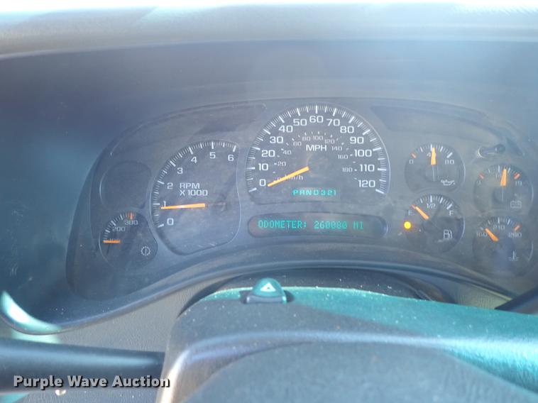 image for item DF8802 2003 Chevrolet Silverado 1500HD Crew Cab pickup truck