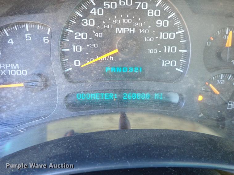 image for item DF8802 2003 Chevrolet Silverado 1500HD Crew Cab pickup truck