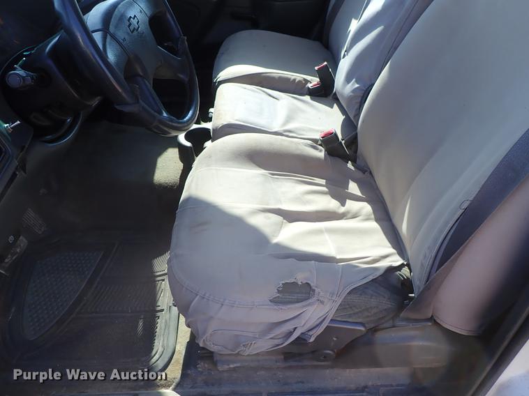 image for item DF8802 2003 Chevrolet Silverado 1500HD Crew Cab pickup truck