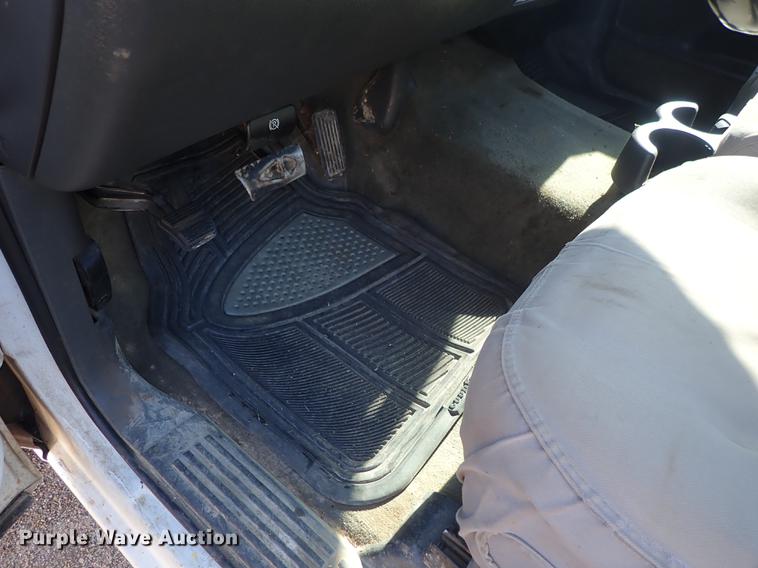 image for item DF8802 2003 Chevrolet Silverado 1500HD Crew Cab pickup truck