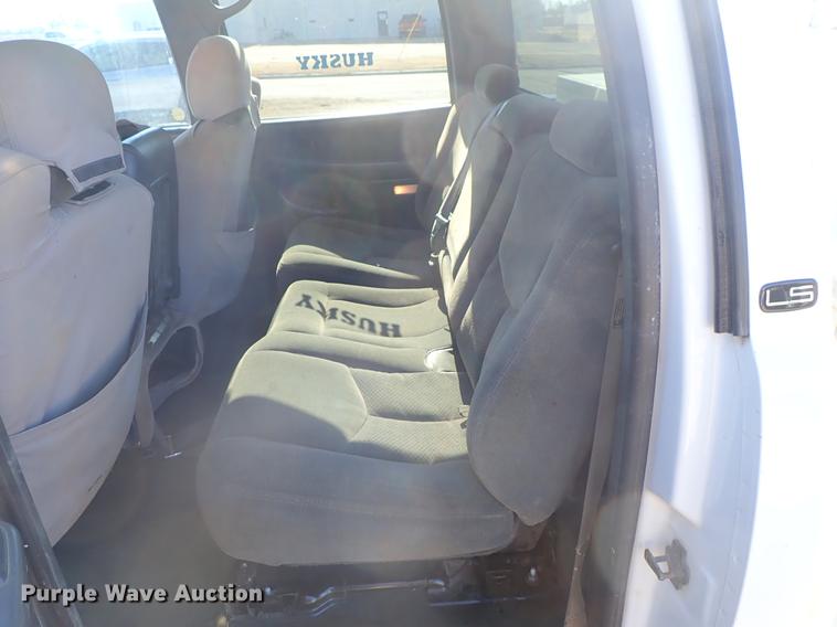 image for item DF8802 2003 Chevrolet Silverado 1500HD Crew Cab pickup truck