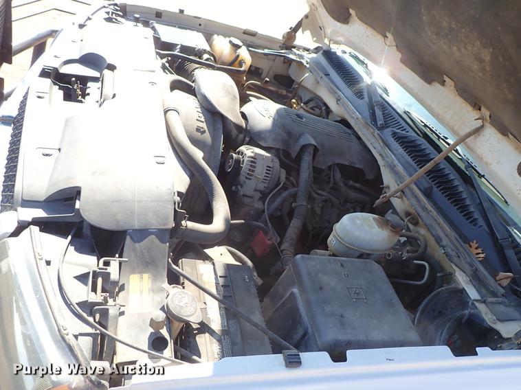 image for item DF8802 2003 Chevrolet Silverado 1500HD Crew Cab pickup truck