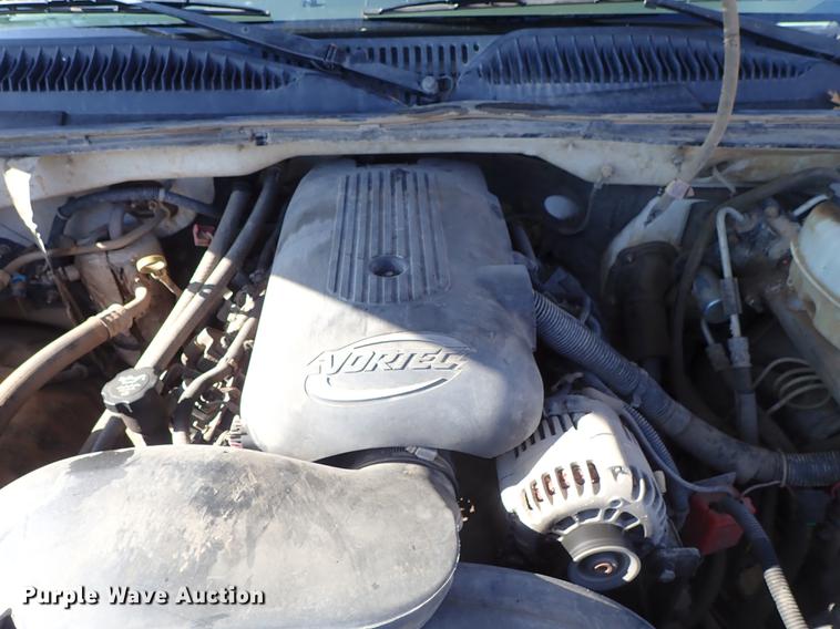 image for item DF8802 2003 Chevrolet Silverado 1500HD Crew Cab pickup truck