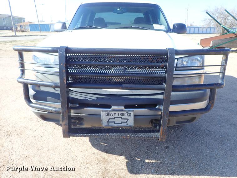 image for item DF8802 2003 Chevrolet Silverado 1500HD Crew Cab pickup truck