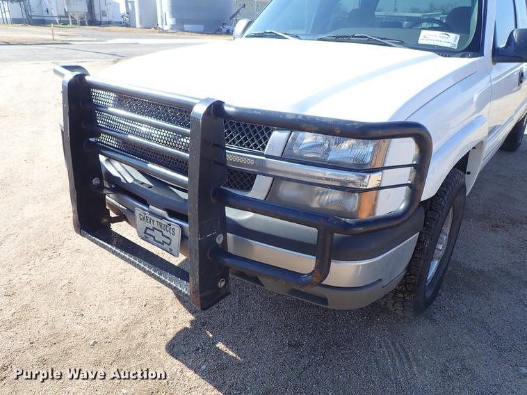 image for item DF8802 2003 Chevrolet Silverado 1500HD Crew Cab pickup truck