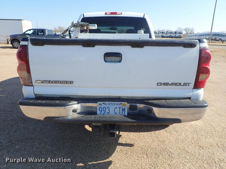 image for item DF8802 2003 Chevrolet Silverado 1500HD Crew Cab pickup truck