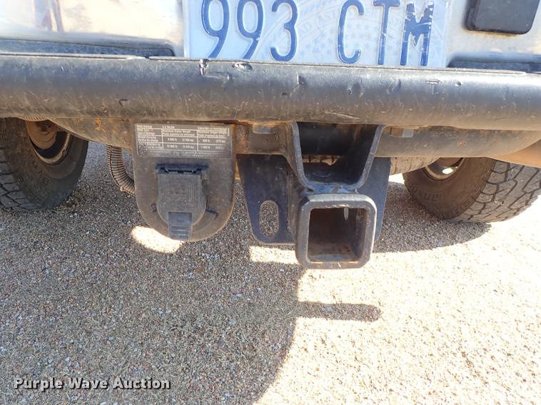 image for item DF8802 2003 Chevrolet Silverado 1500HD Crew Cab pickup truck