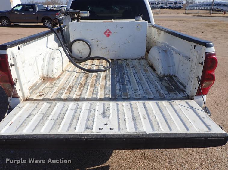 image for item DF8802 2003 Chevrolet Silverado 1500HD Crew Cab pickup truck