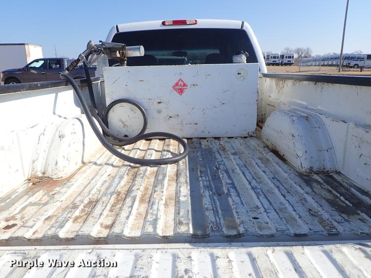 image for item DF8802 2003 Chevrolet Silverado 1500HD Crew Cab pickup truck