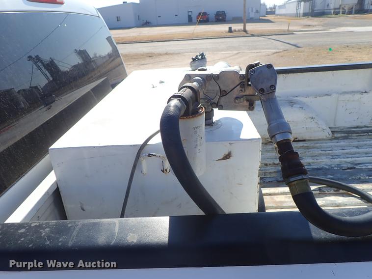 image for item DF8802 2003 Chevrolet Silverado 1500HD Crew Cab pickup truck