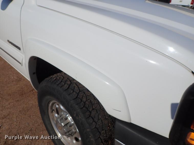 image for item DF8802 2003 Chevrolet Silverado 1500HD Crew Cab pickup truck