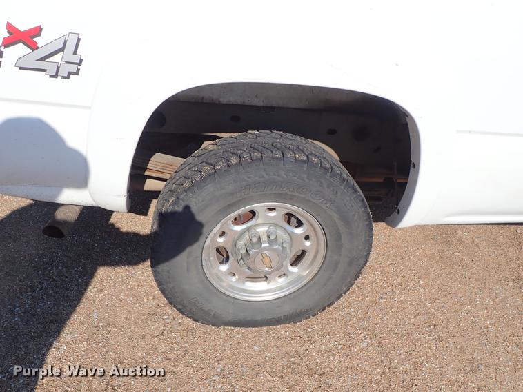 image for item DF8802 2003 Chevrolet Silverado 1500HD Crew Cab pickup truck