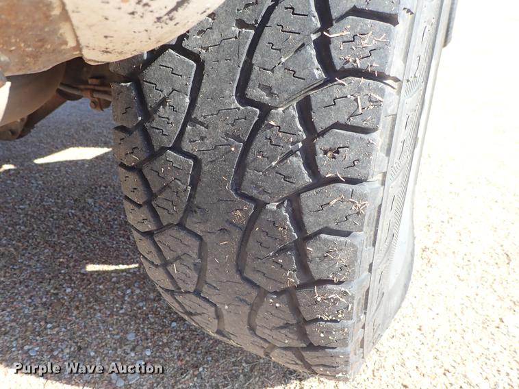 image for item DF8802 2003 Chevrolet Silverado 1500HD Crew Cab pickup truck