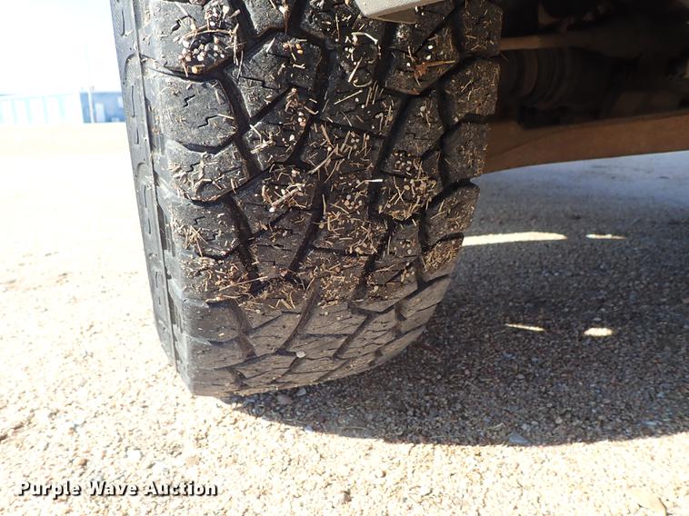 image for item DF8802 2003 Chevrolet Silverado 1500HD Crew Cab pickup truck