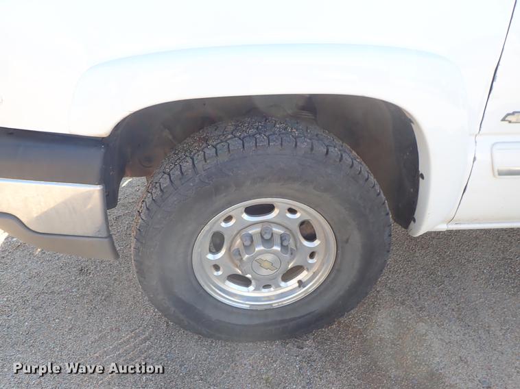 image for item DF8802 2003 Chevrolet Silverado 1500HD Crew Cab pickup truck