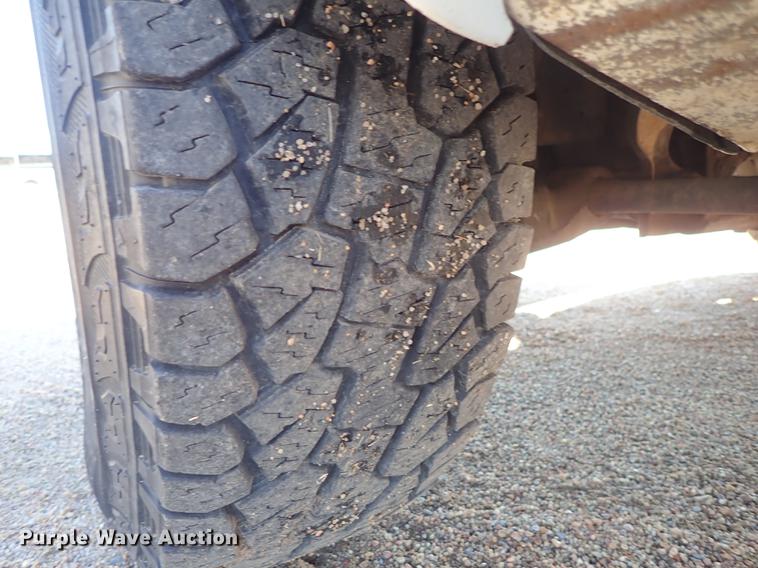 image for item DF8802 2003 Chevrolet Silverado 1500HD Crew Cab pickup truck