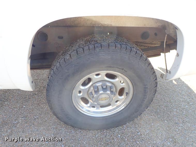 image for item DF8802 2003 Chevrolet Silverado 1500HD Crew Cab pickup truck