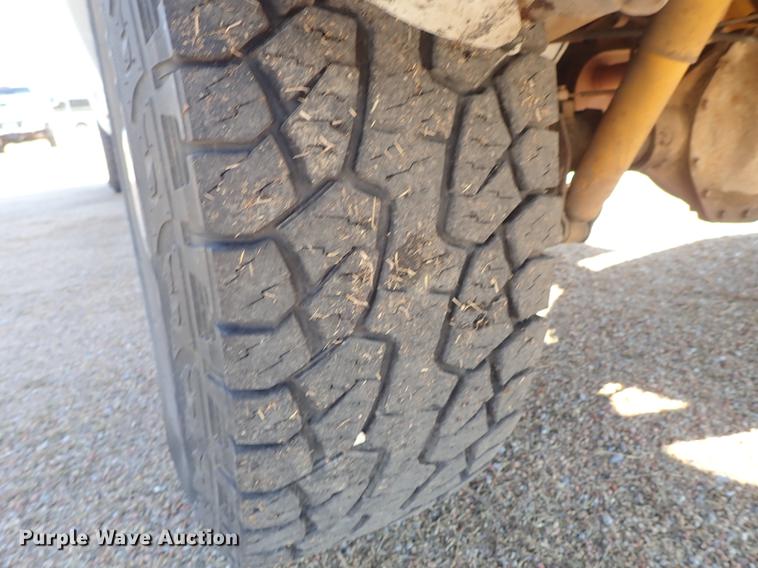 image for item DF8802 2003 Chevrolet Silverado 1500HD Crew Cab pickup truck