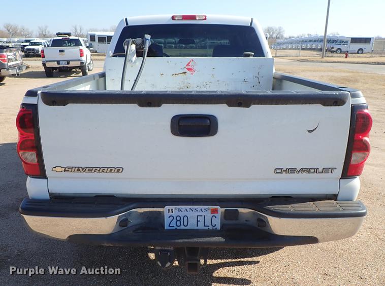 image for item DF8803 2004 Chevrolet Silverado 1500 Z71 Crew Cab pickup truck