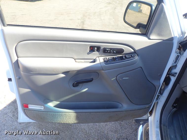 image for item DF8803 2004 Chevrolet Silverado 1500 Z71 Crew Cab pickup truck