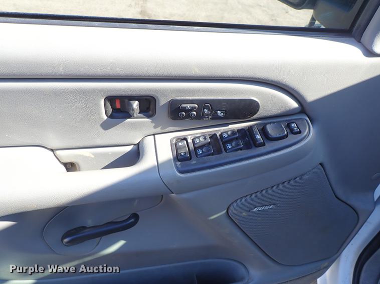 image for item DF8803 2004 Chevrolet Silverado 1500 Z71 Crew Cab pickup truck