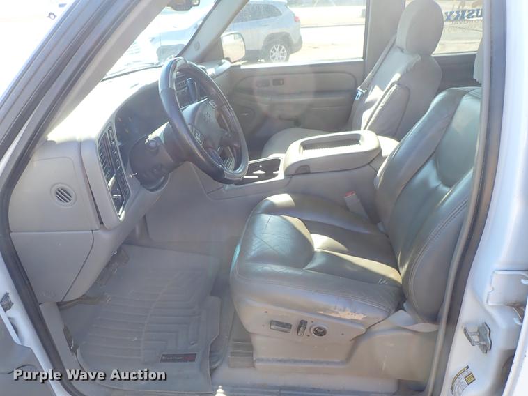 image for item DF8803 2004 Chevrolet Silverado 1500 Z71 Crew Cab pickup truck