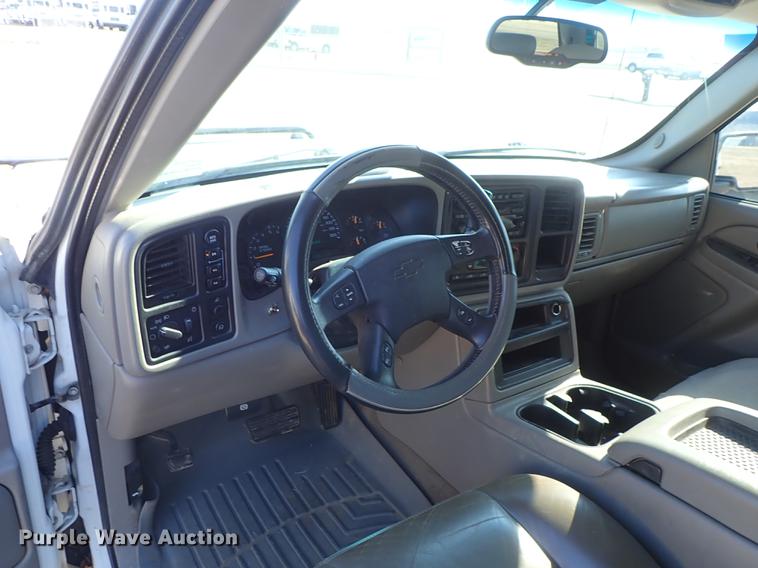 image for item DF8803 2004 Chevrolet Silverado 1500 Z71 Crew Cab pickup truck