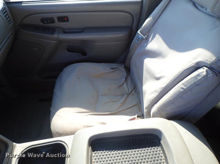 image for item DF8803 2004 Chevrolet Silverado 1500 Z71 Crew Cab pickup truck