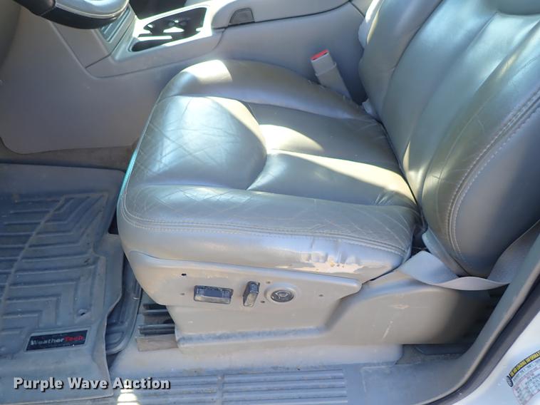 image for item DF8803 2004 Chevrolet Silverado 1500 Z71 Crew Cab pickup truck