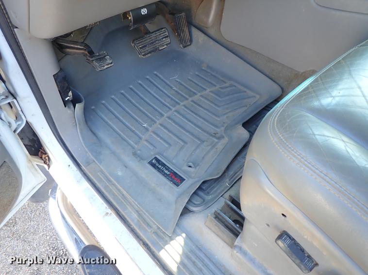 image for item DF8803 2004 Chevrolet Silverado 1500 Z71 Crew Cab pickup truck