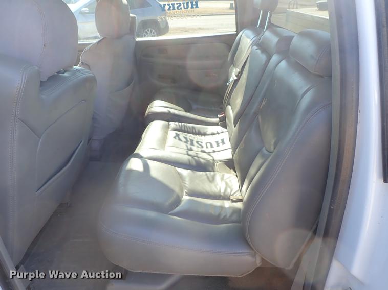 image for item DF8803 2004 Chevrolet Silverado 1500 Z71 Crew Cab pickup truck