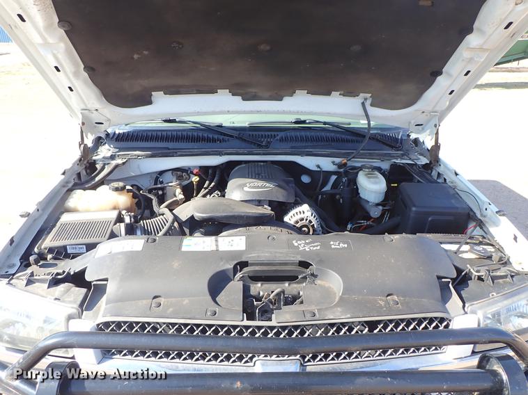 image for item DF8803 2004 Chevrolet Silverado 1500 Z71 Crew Cab pickup truck