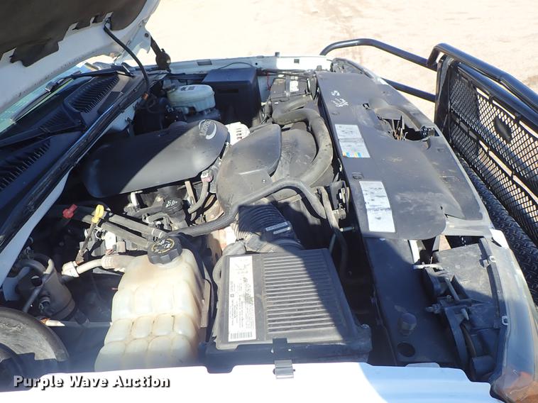 image for item DF8803 2004 Chevrolet Silverado 1500 Z71 Crew Cab pickup truck