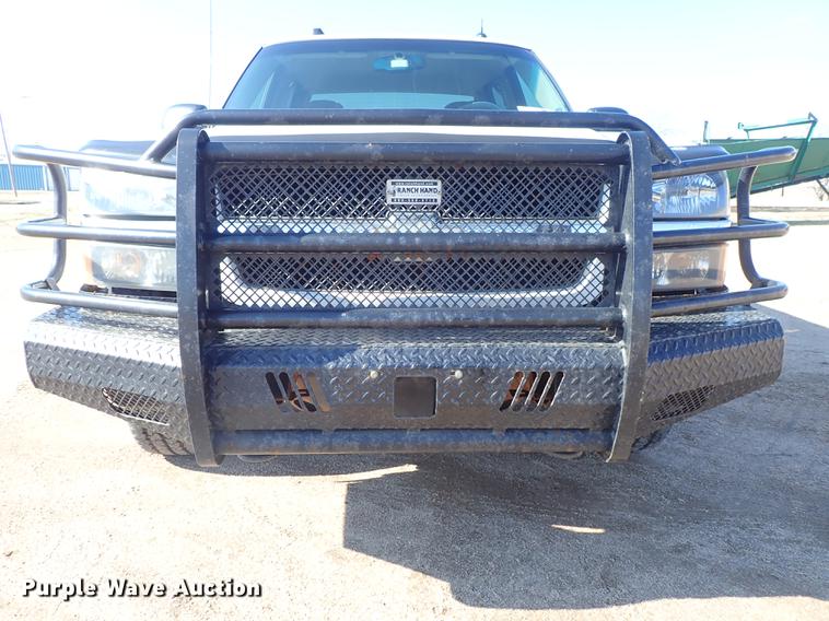 image for item DF8803 2004 Chevrolet Silverado 1500 Z71 Crew Cab pickup truck