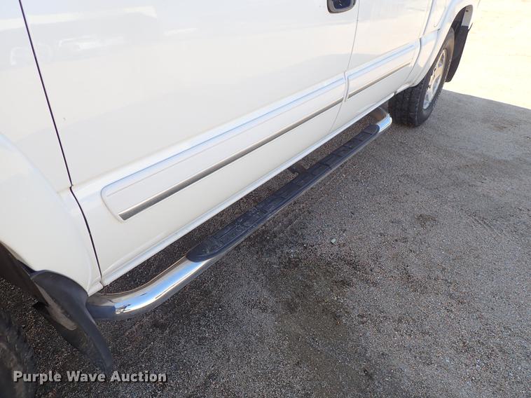 image for item DF8803 2004 Chevrolet Silverado 1500 Z71 Crew Cab pickup truck