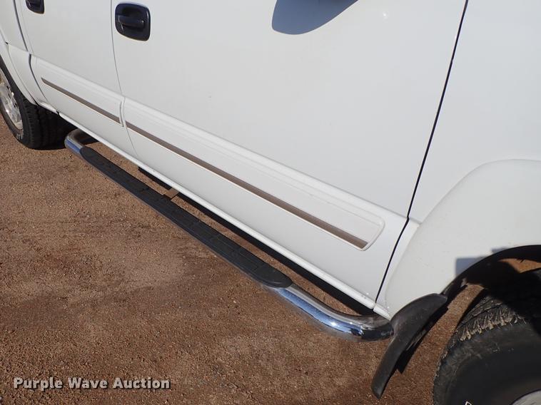 image for item DF8803 2004 Chevrolet Silverado 1500 Z71 Crew Cab pickup truck