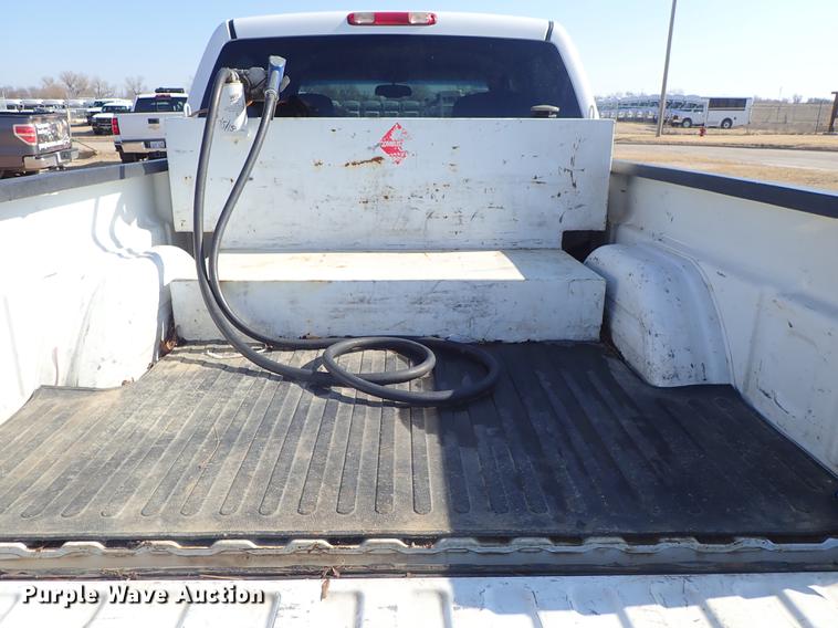 image for item DF8803 2004 Chevrolet Silverado 1500 Z71 Crew Cab pickup truck