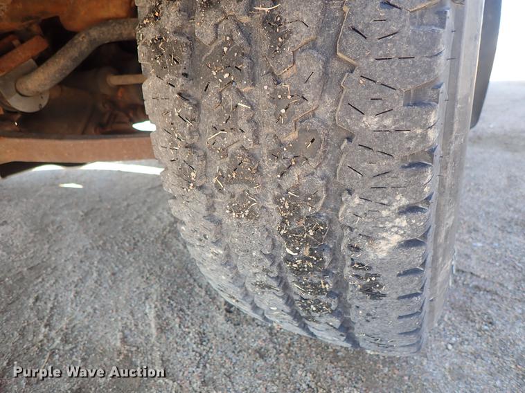 image for item DF8803 2004 Chevrolet Silverado 1500 Z71 Crew Cab pickup truck