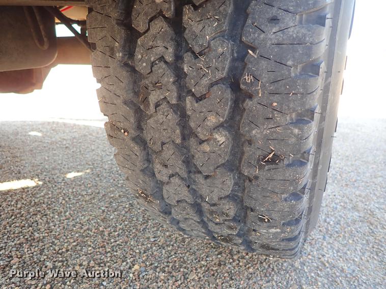 image for item DF8803 2004 Chevrolet Silverado 1500 Z71 Crew Cab pickup truck