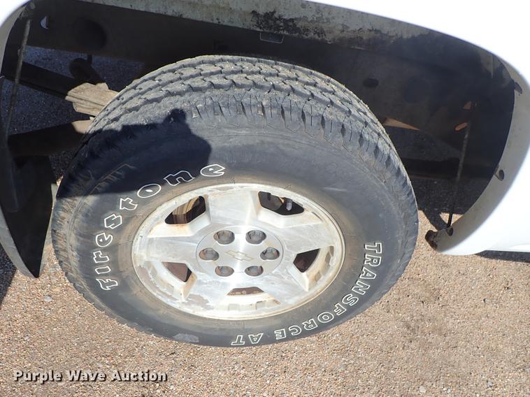 image for item DF8803 2004 Chevrolet Silverado 1500 Z71 Crew Cab pickup truck