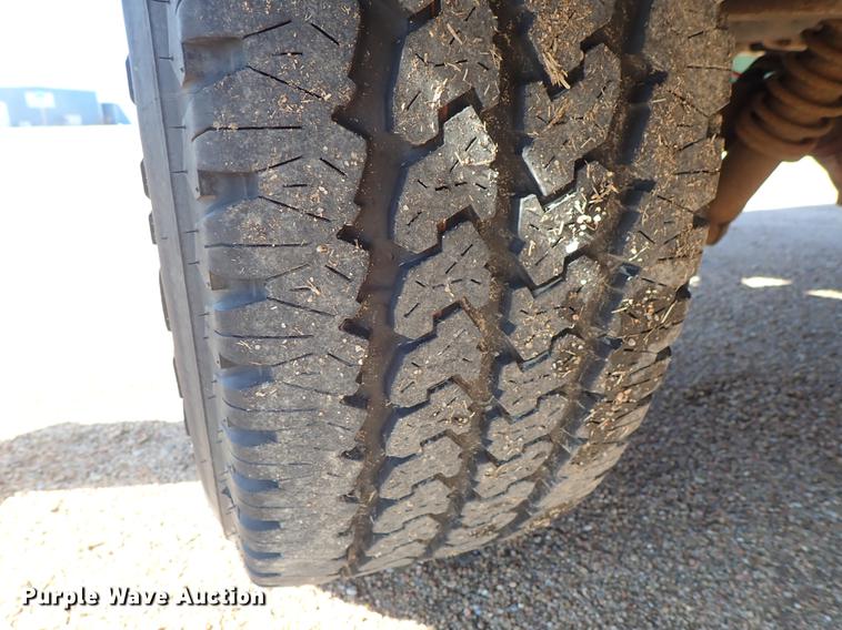 image for item DF8803 2004 Chevrolet Silverado 1500 Z71 Crew Cab pickup truck