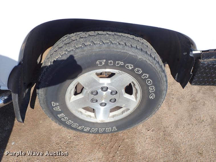 image for item DF8803 2004 Chevrolet Silverado 1500 Z71 Crew Cab pickup truck