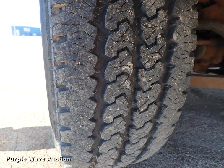 image for item DF8803 2004 Chevrolet Silverado 1500 Z71 Crew Cab pickup truck