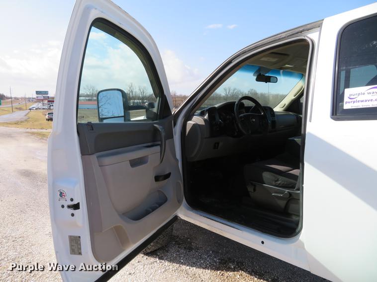 image for item DG3903 2011 Chevrolet Silverado 2500 Crew Cab pickup truck