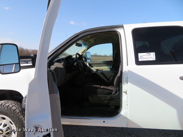 image for item DG3903 2011 Chevrolet Silverado 2500 Crew Cab pickup truck