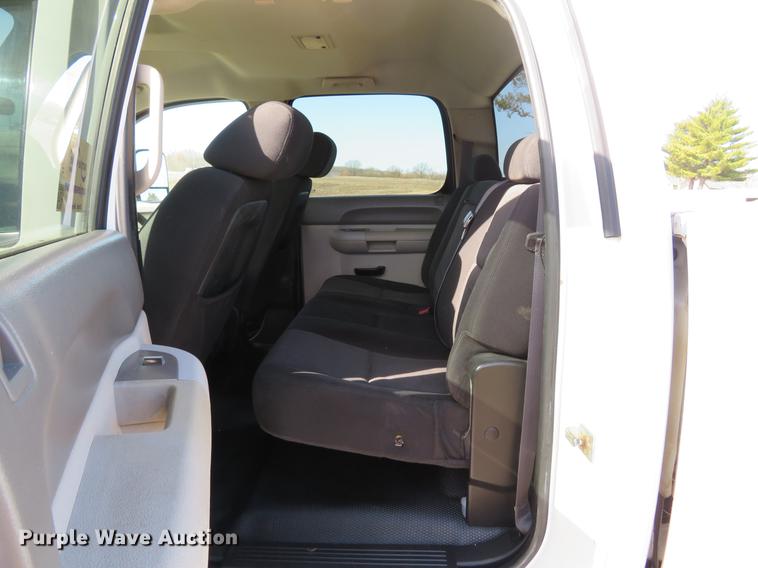 image for item DG3903 2011 Chevrolet Silverado 2500 Crew Cab pickup truck