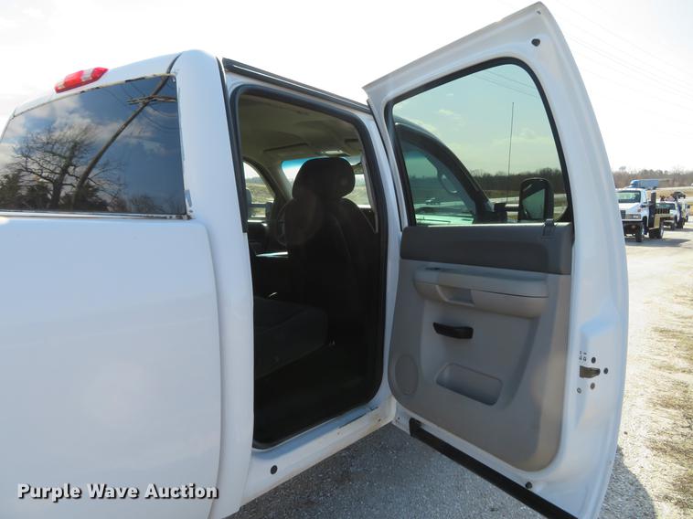 image for item DG3903 2011 Chevrolet Silverado 2500 Crew Cab pickup truck