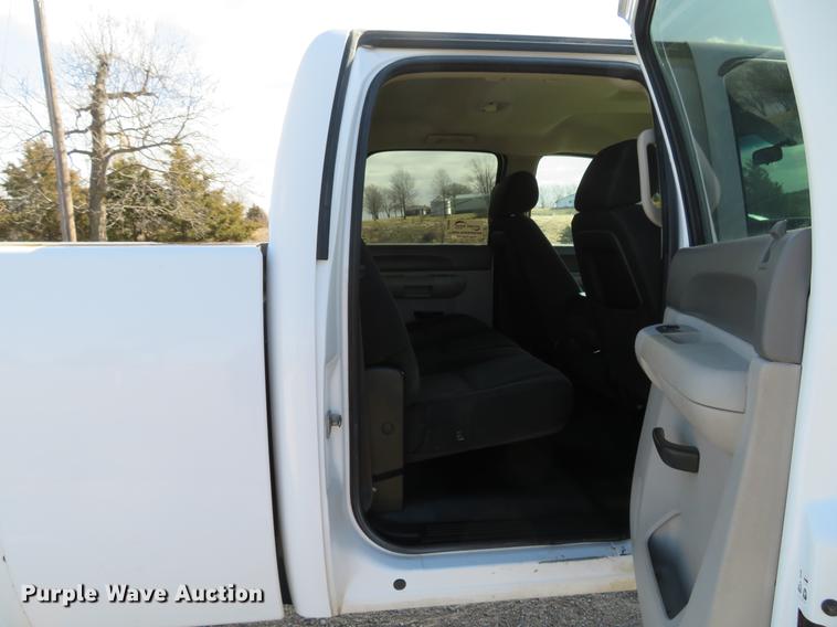 image for item DG3903 2011 Chevrolet Silverado 2500 Crew Cab pickup truck